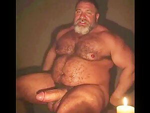 🔥Big daddy bear was horny!🐻 beefymuscle.com