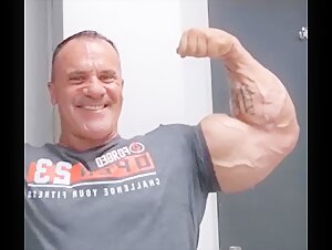 Carlos Nunes (Nunnes?) Flexes