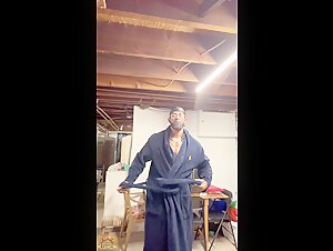 Who wants to unrobe the King?