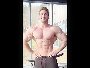 Bodybuilder with incredible abs