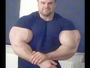 Massive Biceps in tight T-Shirt