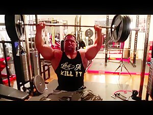 Paulo Maxes His Muscle