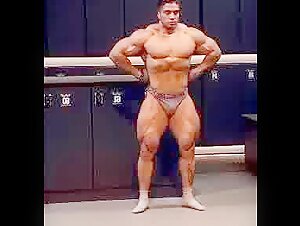 Big bodybuilder possing