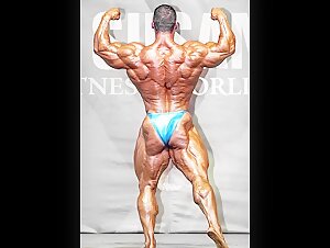 Paco Shows off his glutes