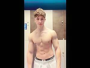 FLEX YOUNG STUD MUSCLES